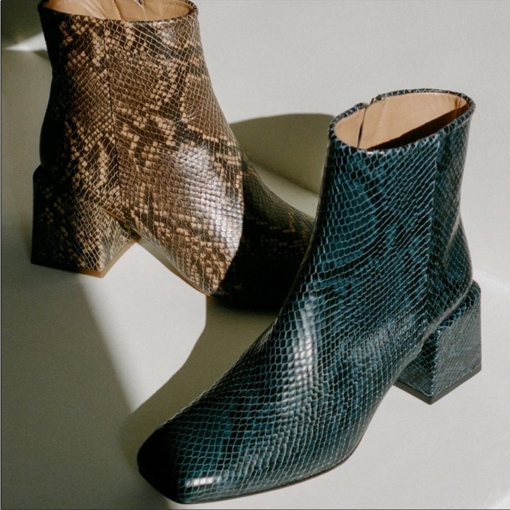 LOQ Lazaro Snake Print Leather Boots